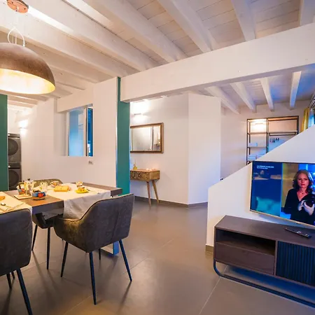 Apartment Sweet Loft Maglie